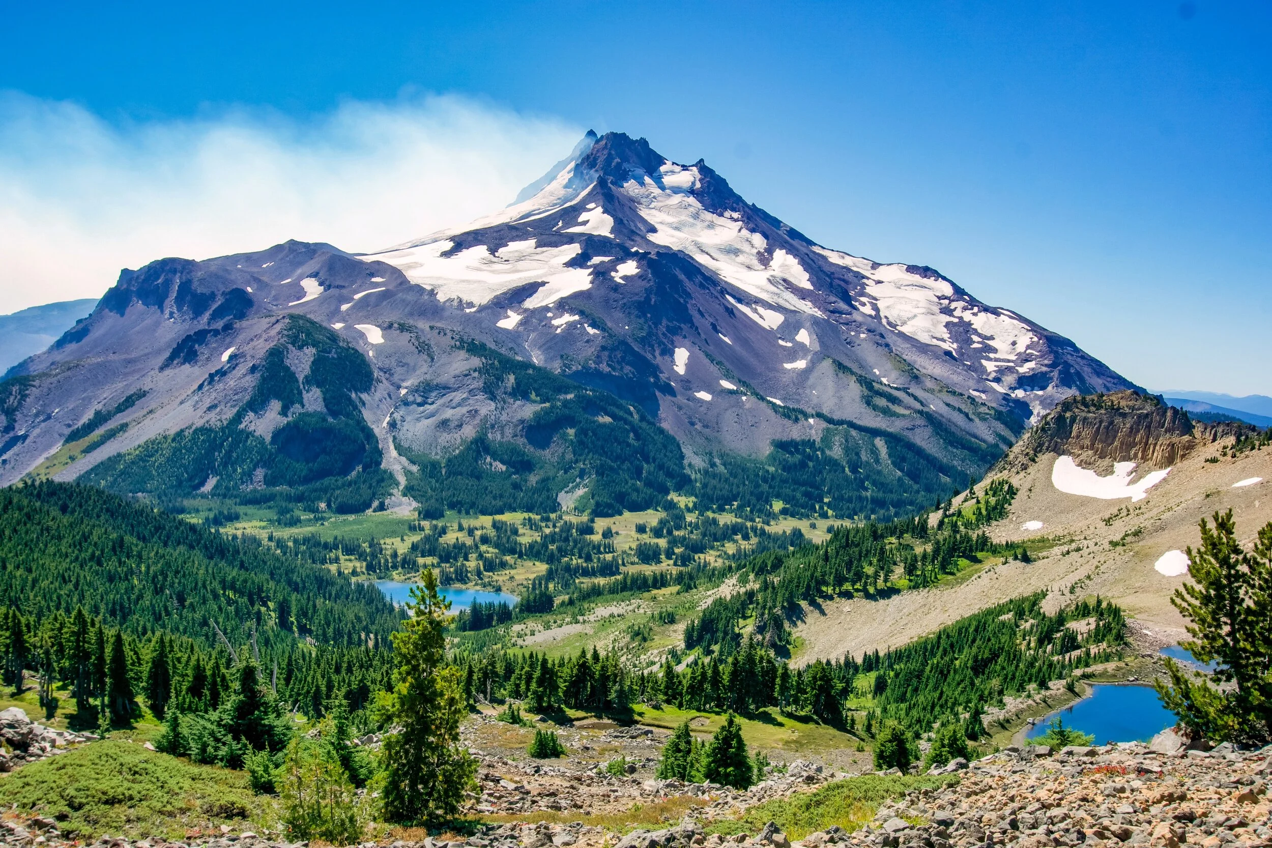Hiking the Pacific Crest Trail to Russell Lake Oregon Snows Out